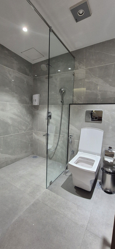 Bathroom 5, Element by Monarch, Pune