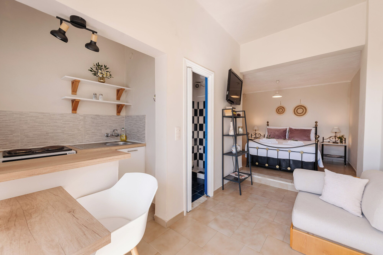 Room 5, The 7 Trees Apartments by Konnect, Nisaki, Ionian Islands