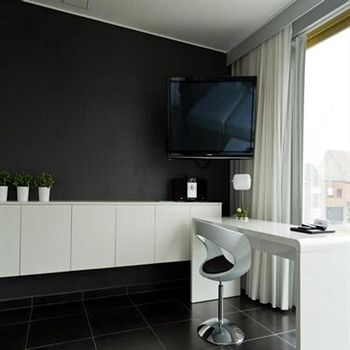 Others 4, Hotel Essenza, Antwerpen