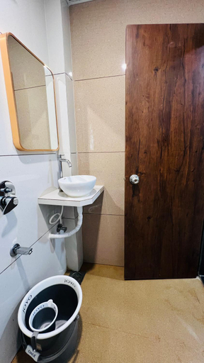 Bathroom 2, Hotel U Life Residency Mumbai, Mumbai Suburban