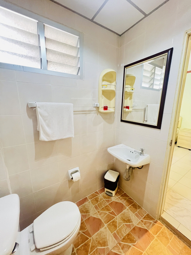 Bathroom 4, Omaya Guest House, Phuket Island