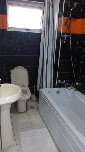 Bathroom 3, Georgetown Hotel, AbujaMun