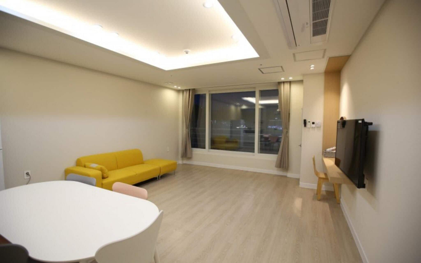 Bedroom 2, Yeosu Sun Beach Pension, Yeosu