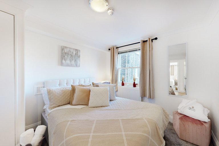 Others 5, Park Lane Apartments Baker Street, London