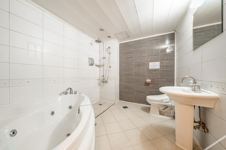 Bathroom 3, Pocheon Palace, Pocheon