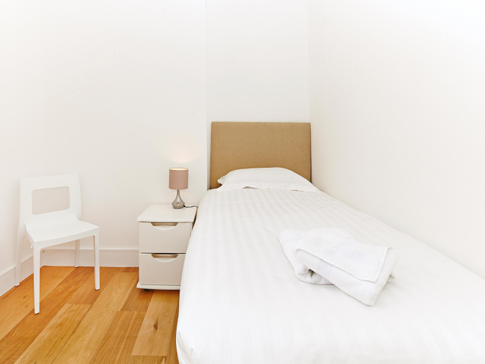 Others 5, Stayo Evelyn Yard, London