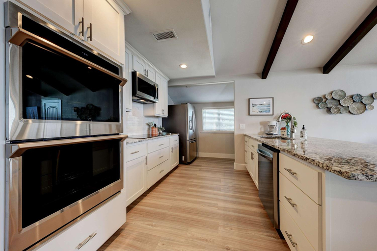 Kitchen 5, Waterfront Lake House with Hot Tub & Firepit, Comal