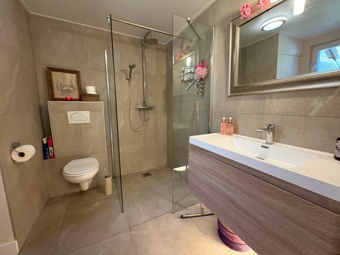 Bathroom, Romantisch Wellness Appartement met prive Hottub Sauna Gamesroom, Twenterand