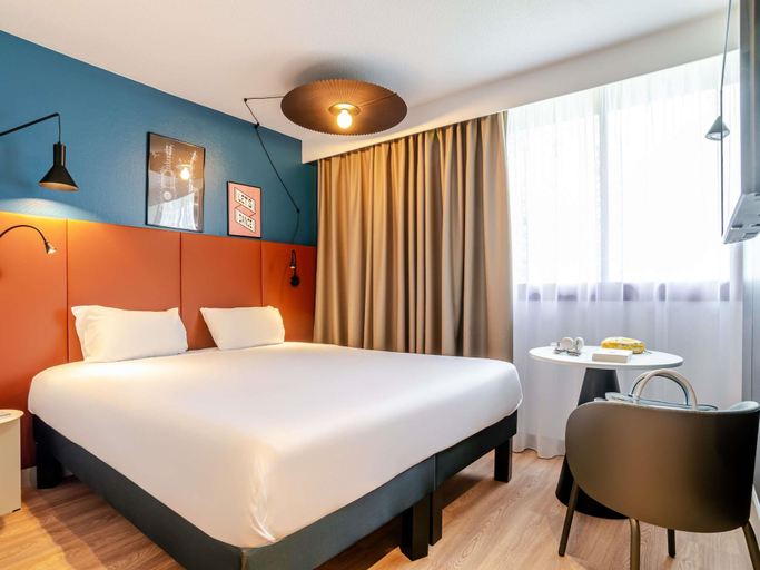 Bedroom 1, Ibis Saint Emilion, Gironde