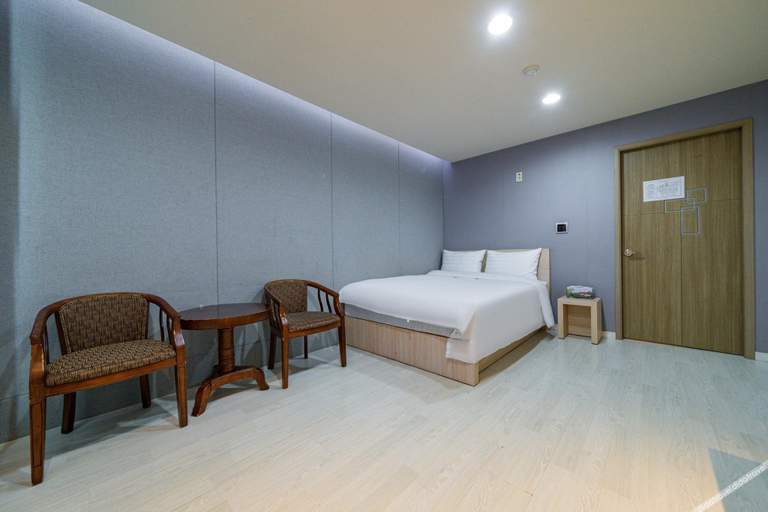 Bedroom 4, Sokcho Picasso, Goseong
