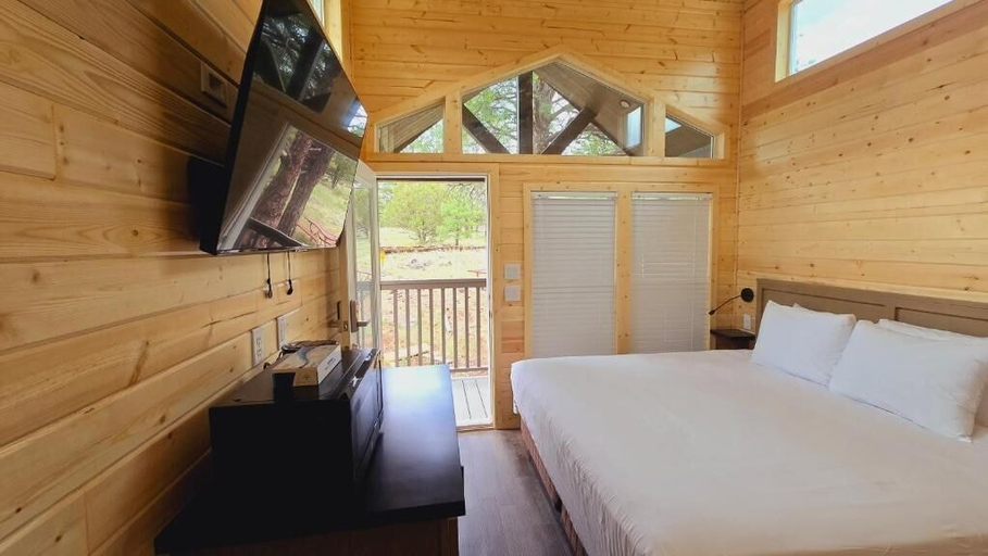 Room 1, Luxury Cabin with Forest View 6B, Coconino
