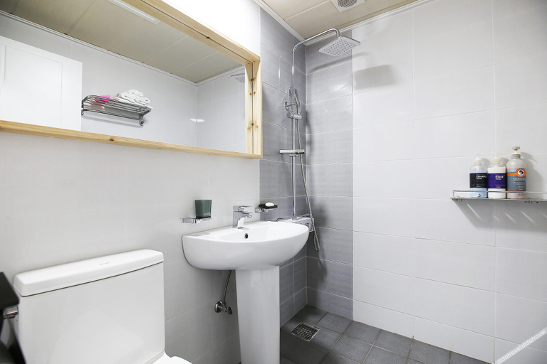 Bathroom, Cheongju Skytel, Cheongju