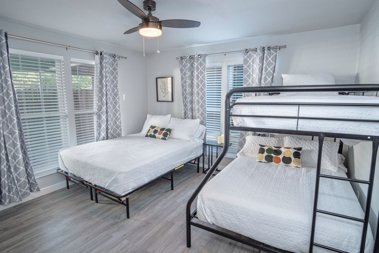 Bedroom 3, Stylish 4 Br/2ba Renovated Home Near Downtown, Bexar