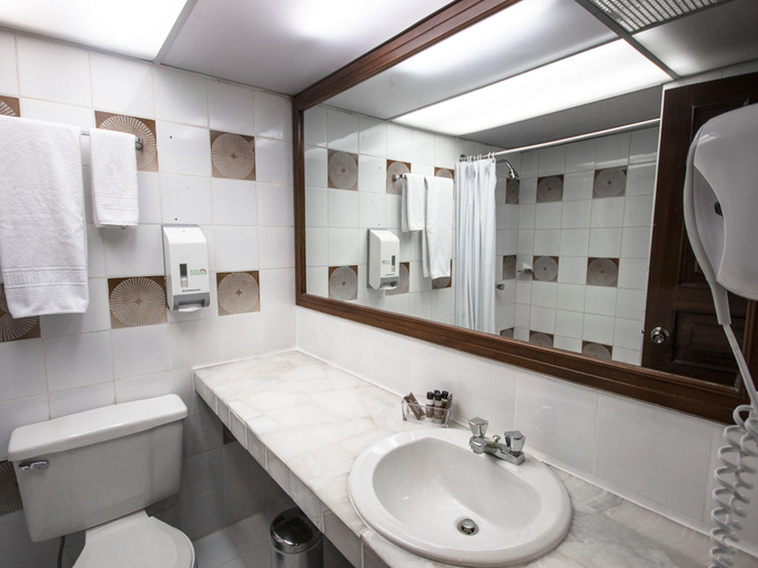Bathroom, Hotel NASS, Cuenca