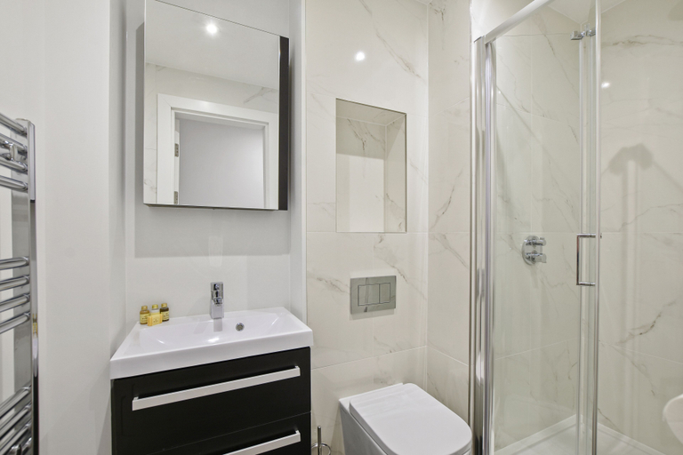 Bathroom 3, Victoria House by Aeria Apartments, Reading