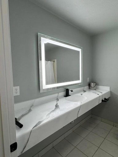 Bathroom 3, Road House Hotel & RV Park, Forrest