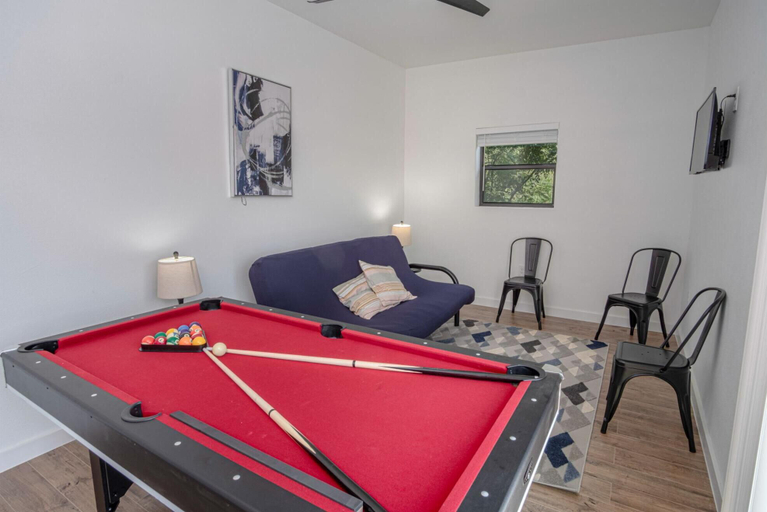 Others 3, Gorgeous 3 BR 2 BA Near Amazing Downtown, Bexar