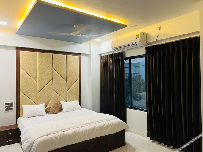 Bedroom 3, Hotel New City Light, Surat