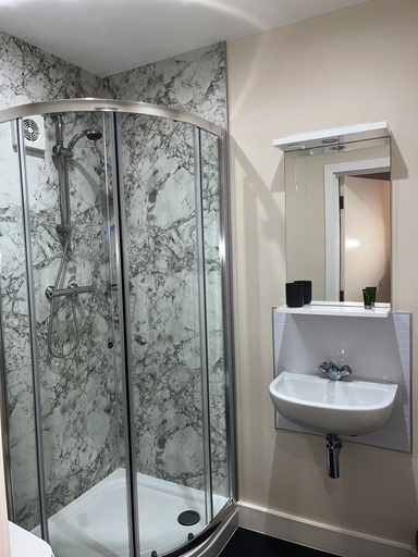 Bathroom 3, The Vine Hotel, Lincolnshire