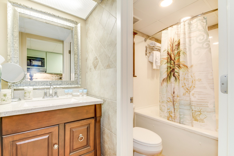 Bathroom 2, Spectacular Oceanfront Condo by Hosteeva, Horry