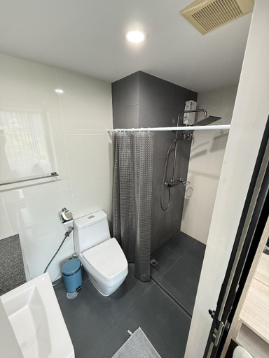 Bathroom 5, 6th Avenue Surin Condominium, Phuket Island
