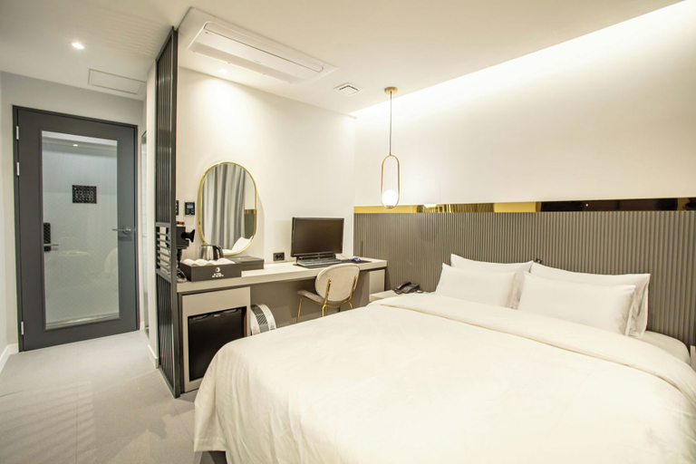 Bedroom 5, onthemoon, Wonju