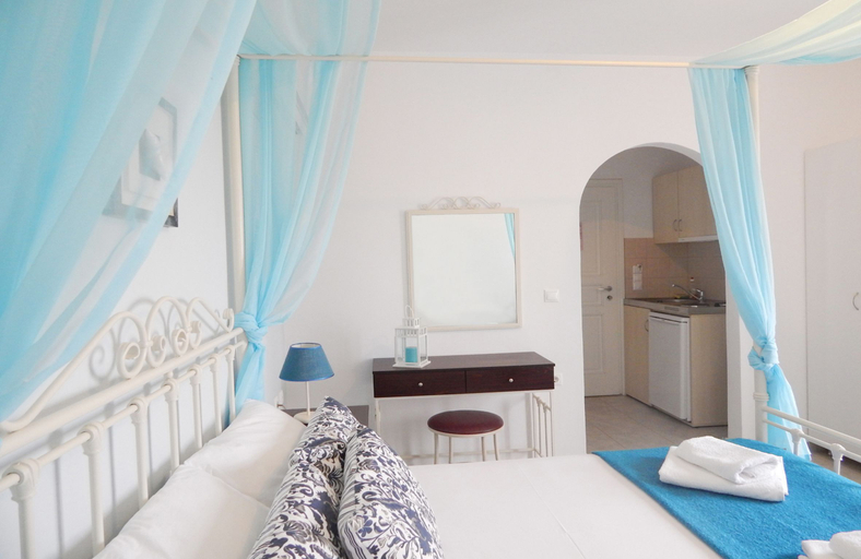 Bedroom 2, Dolphin Kastraki Studios, South Aegean