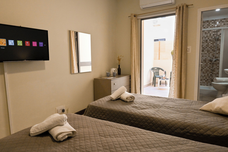 Room 5, Cozy Ensuite Rooms, Saint Paul's Bay