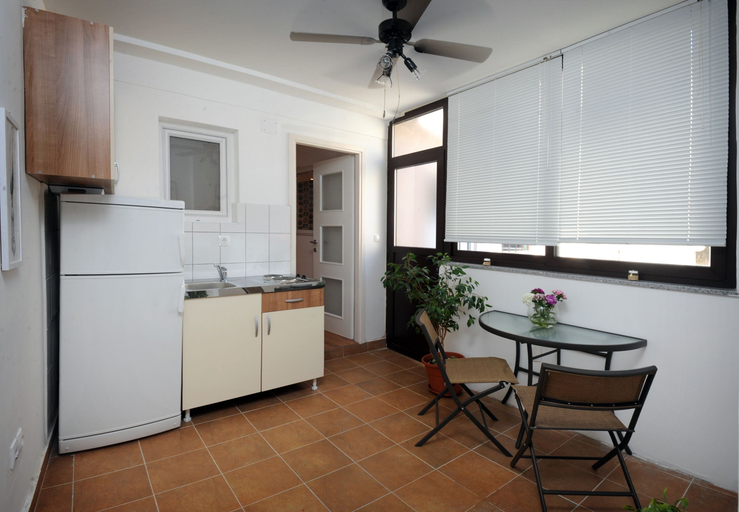 Others 4, Rooms & Apartment Lasta, Split