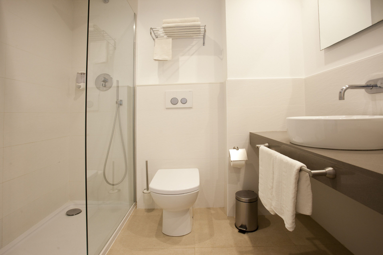 Bathroom 5, Playa Bella, Baleares