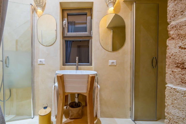 Bathroom 5, Corte Janca, Lecce