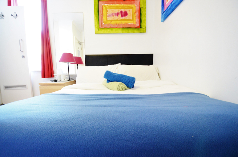 Others 3, Astor Hyde Park – 18 to 40 years, London