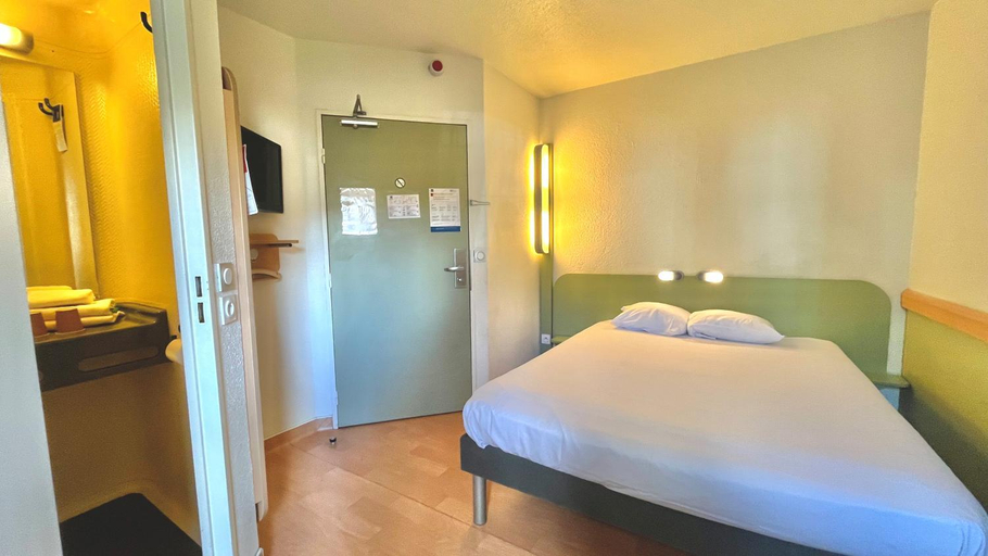 Bedroom, Ibis Budget Dunkerque, Nord