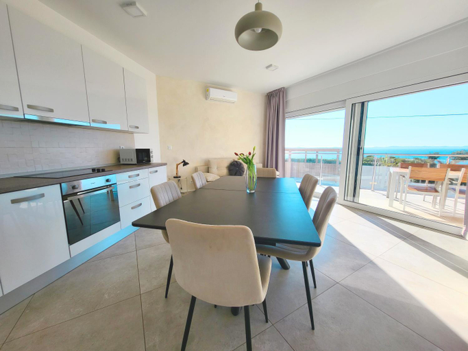 Others 5, Villa Ilenia, Murter