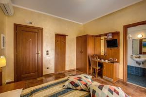 Others 2, Hotel Maryelen & Giovy, Rome