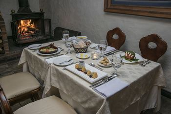 Food & Drinks 5, Hotel El Tirol, San Rafael