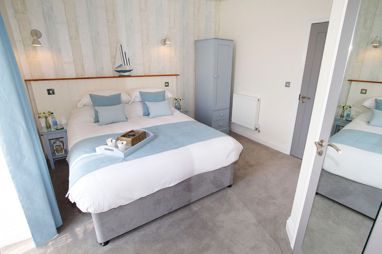 Others 5, The Estuary Bar and Rooms, Swansea