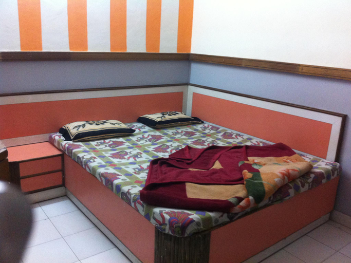 Bedroom 2, Hotel Bajrang, Delhi