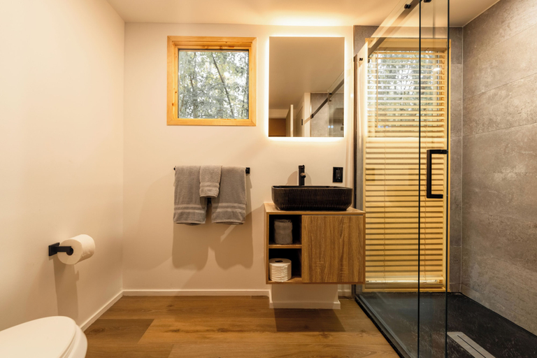 Bathroom, Everlake Georgia, Newton