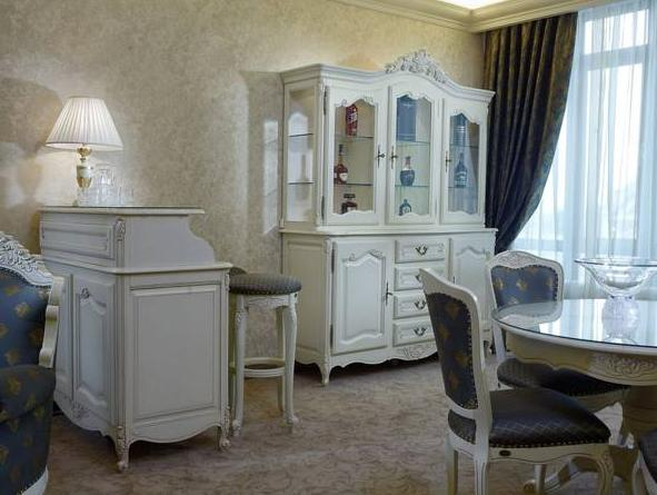 Others 3, Savoy Hotel