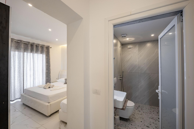 Bathroom 4, Eos ApartHotel, Sarandës