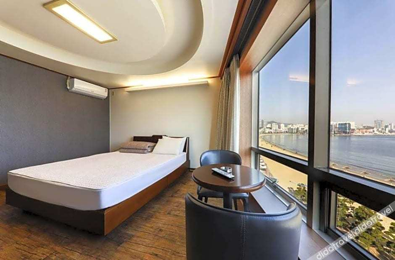 Bedroom 2, Bridge Hotel, Suyeong