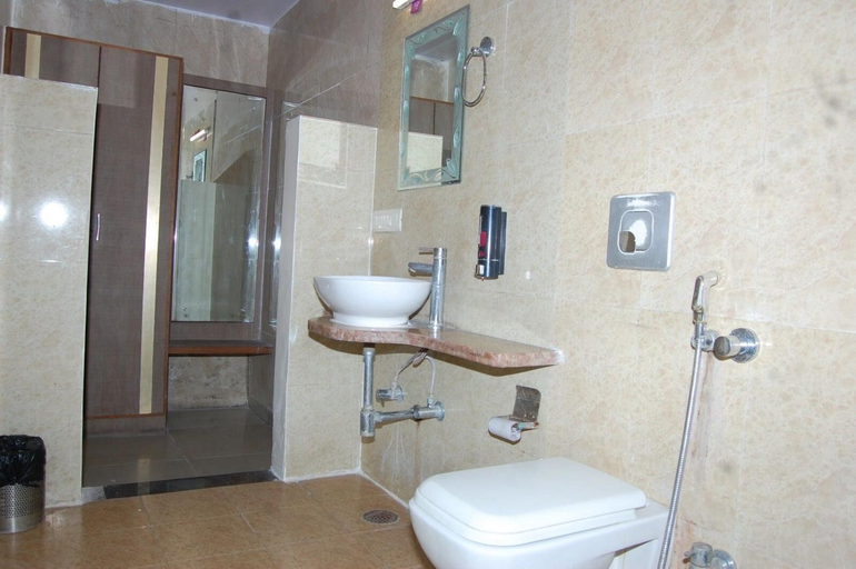 Bathroom 4, Hotel O Taurus, Jaipur
