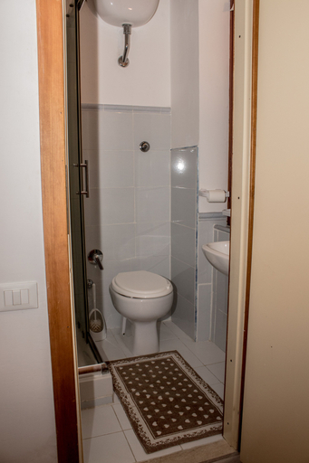 Bathroom 3, Le Stelline B&B, Rome