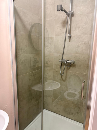 Bathroom 3, The willow tree inn, Derbyshire