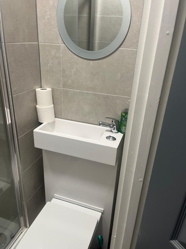 Bathroom, Townsend lane accommodation, Sefton