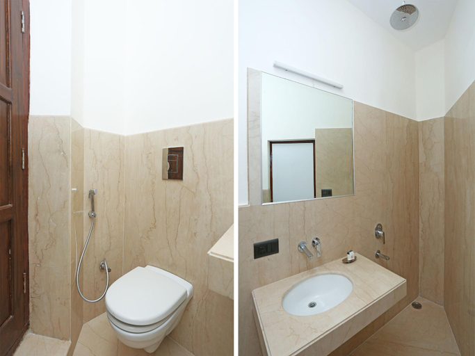 Bathroom 4, Hotel Green Castle (Heritage Hotel), Delhi