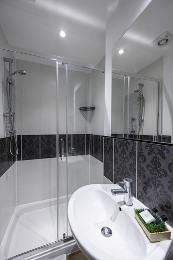 Bathroom 3, Upper Rock Brighton – Guest House, Brighton and Hove
