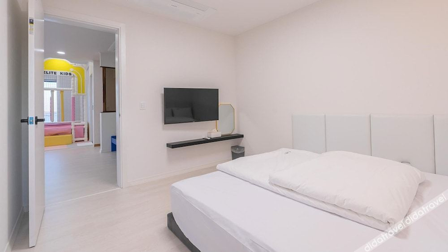 Bedroom 3, Pohang The Elite Kids Pool Villa, Pohang