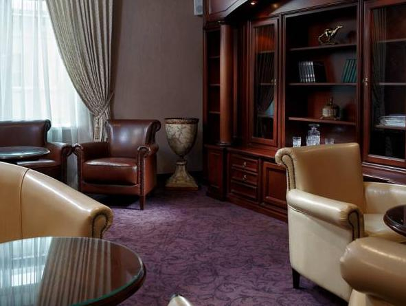 Others 2, Savoy Hotel